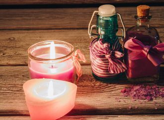 Jak zrobić domową świecę na bazie oleju: Proste przepisy i wskazówki dla hobbystów.